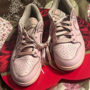 Women’s Nike sneakers